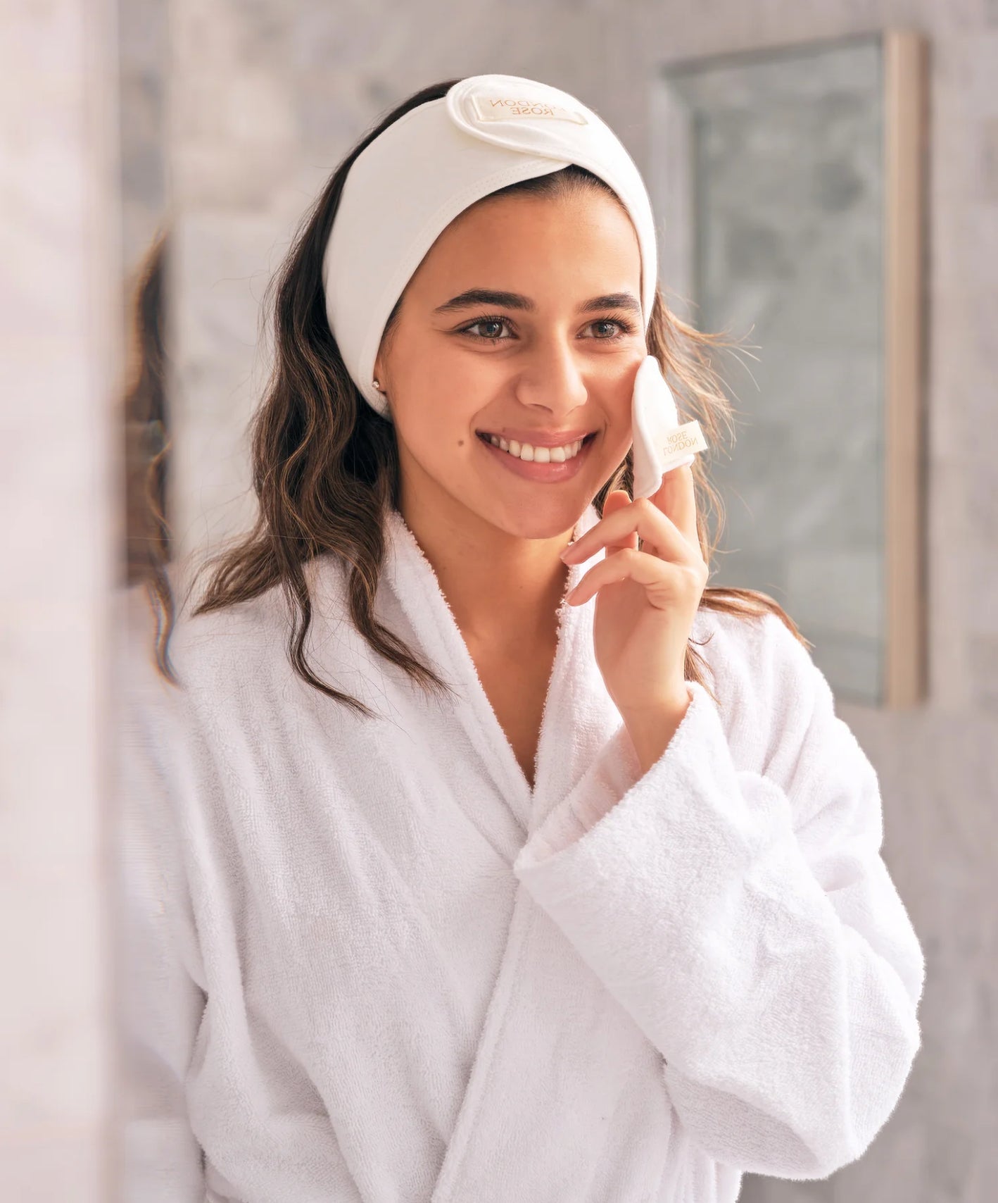 London Rose Luxe Bamboo Makeup Remover Pads image 1